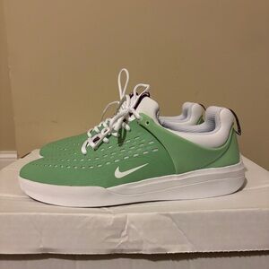Nike Men's Mint Green and White Sneakers
